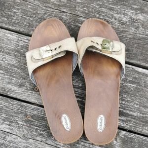 Classic Dr. Scholl's vintage simple beige sandal, comfortable. EUC Size 8.